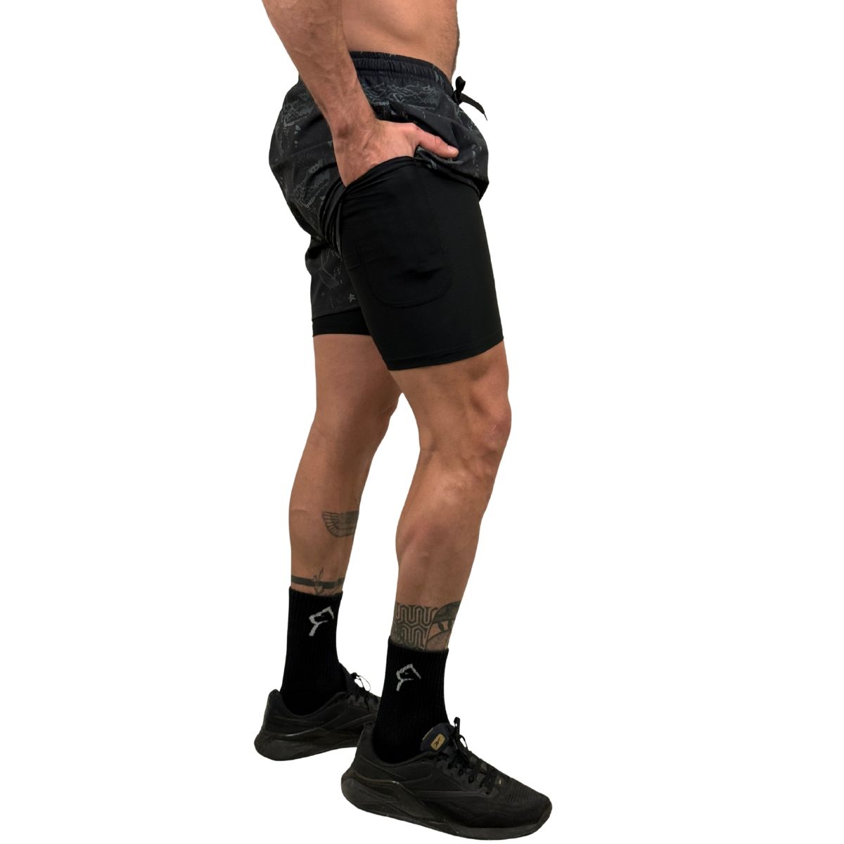 KONKO ACTIVE - Short Deportivo Hombre Con Calza 2 en 1 Perfect Dark Tribal Konko