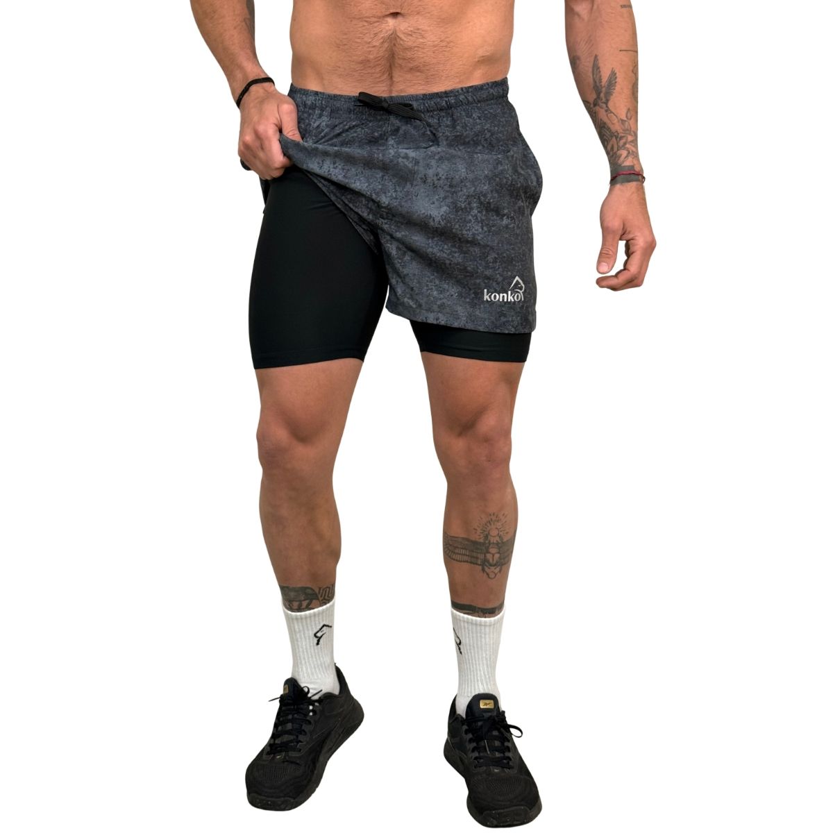 KONKO ACTIVE - Short Deportivo Hombre Con Calza 2 en 1 Perfect Carbon Konko