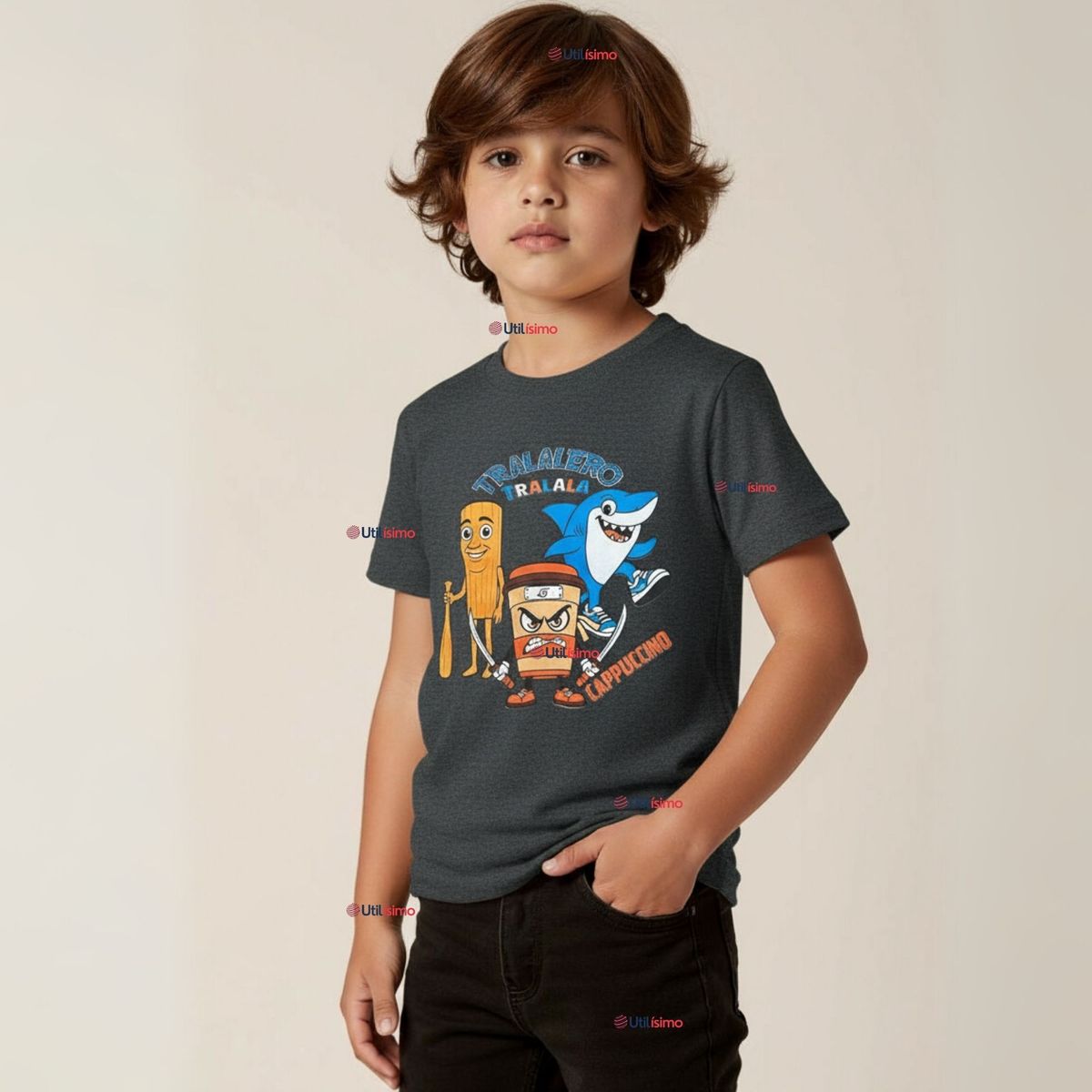 UTILISIMO - Polera Brainrots 100% Algodón Manga Corta Niño Tralalero Gris Oscuro