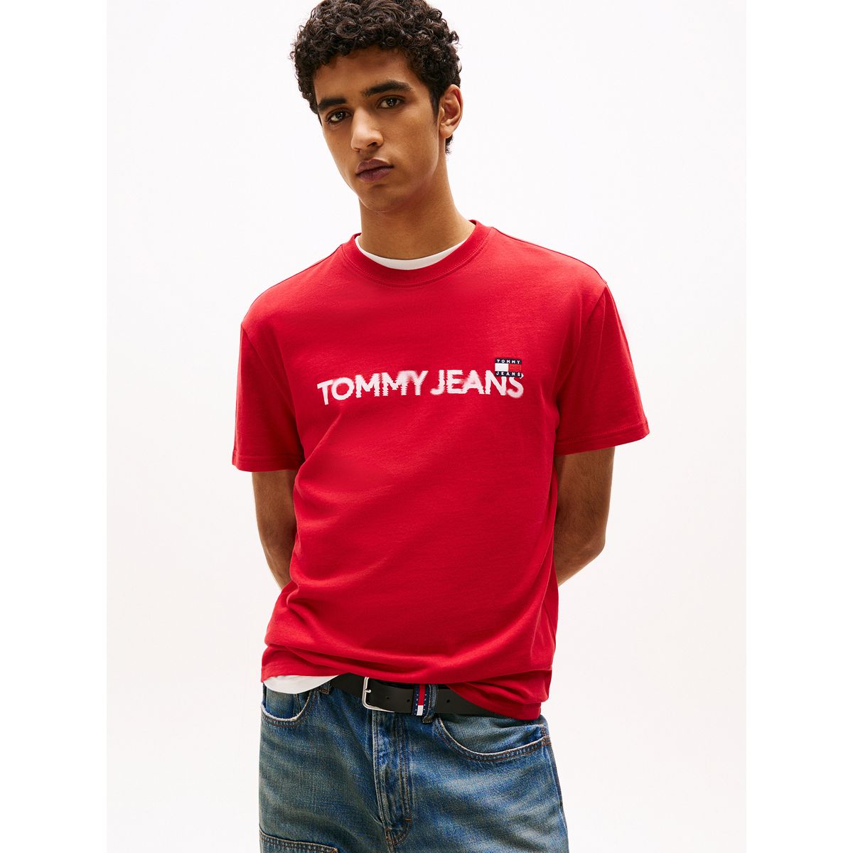 TOMMY HILFIGER - Polera Con Logo De Parche Rojo Tommy Jeans
