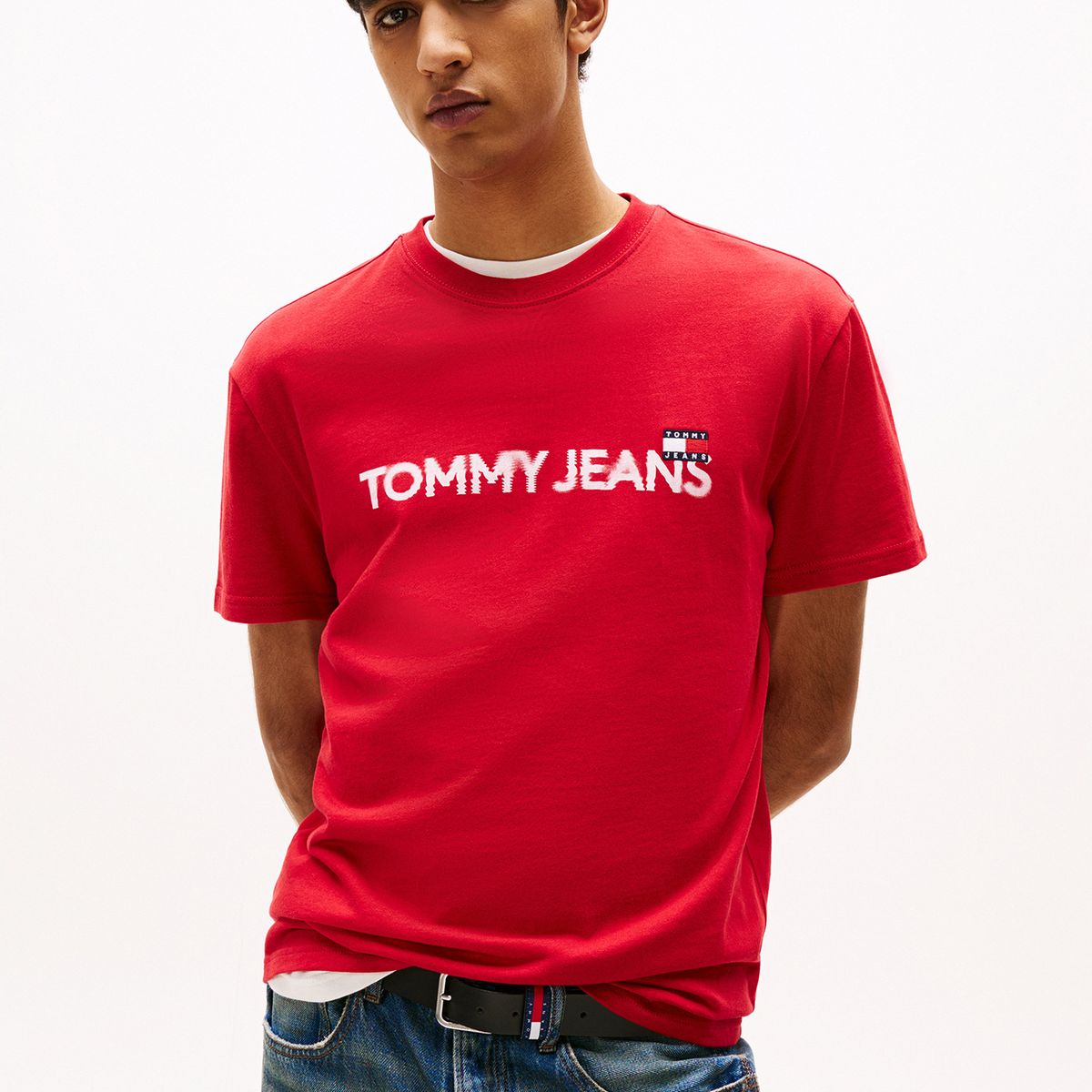 TOMMY HILFIGER - Polera Con Logo De Parche Rojo Tommy Jeans