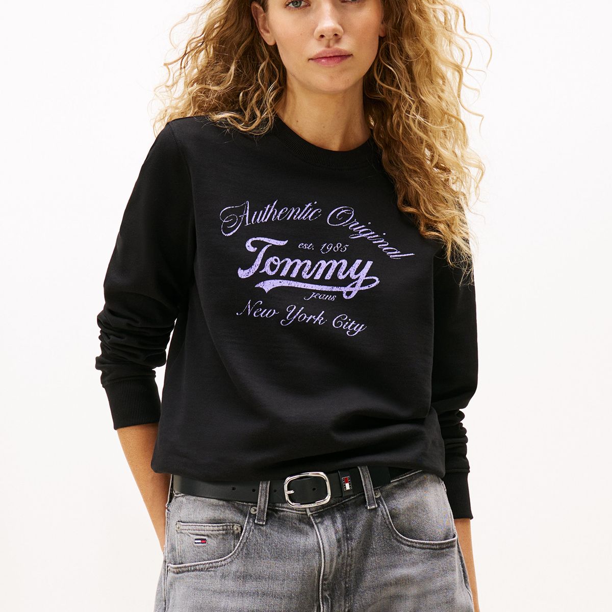 TOMMY HILFIGER - Polerón Essential Con Logo Negro Tommy Jeans