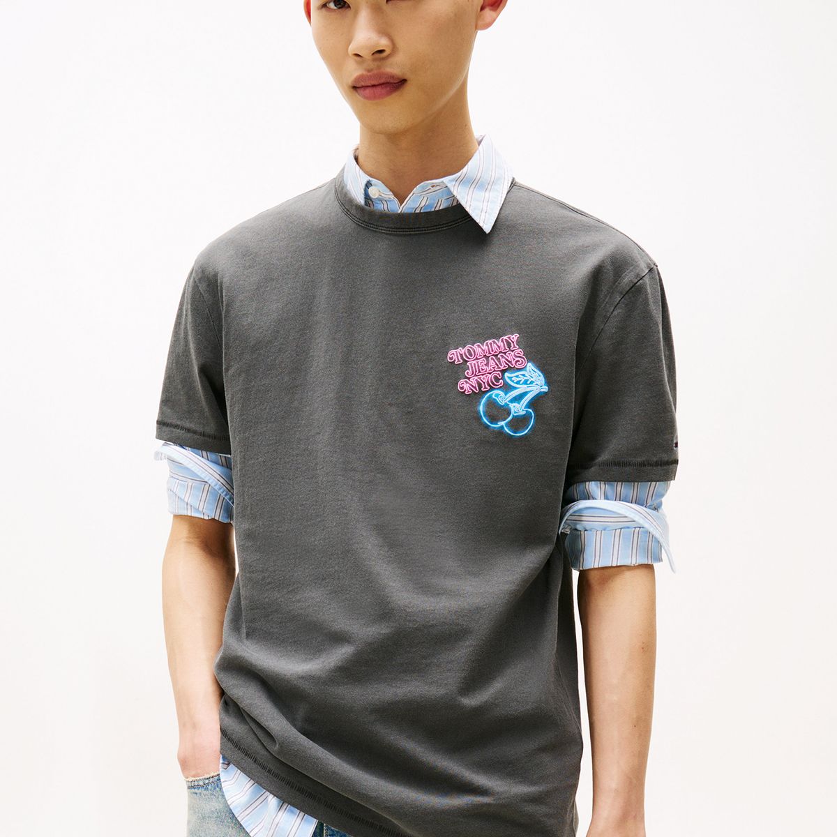 TOMMY HILFIGER - Polera Novelty Con Estampado Negro Tommy Jeans