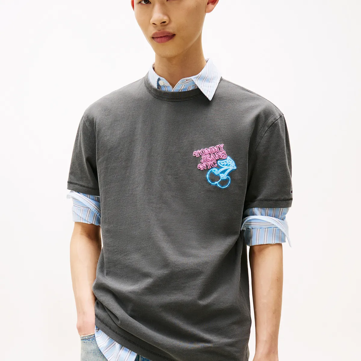 TOMMY HILFIGER - Polera Novelty Con Estampado Negro Tommy Jeans