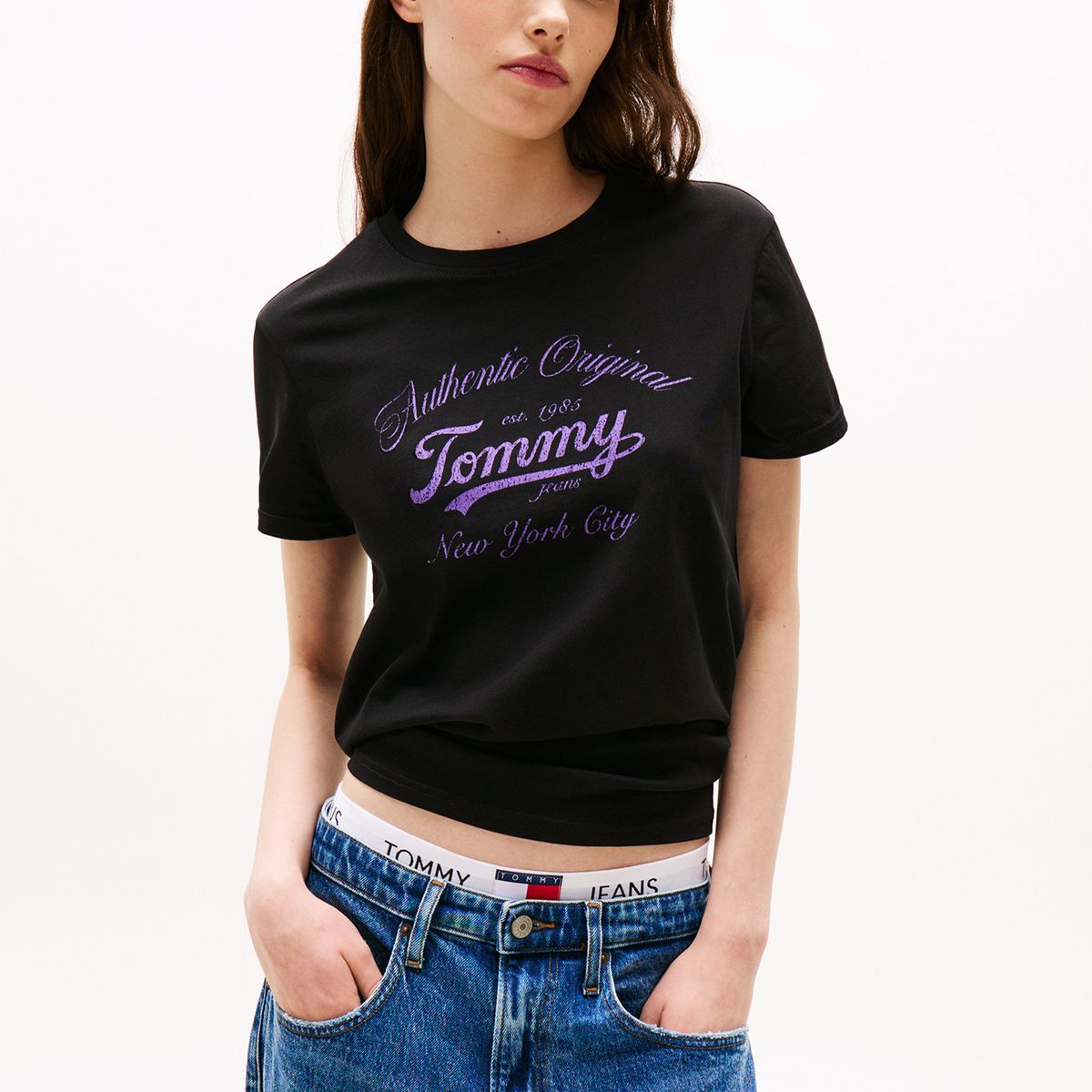 TOMMY HILFIGER - Polera Essential De Corte Regular Negro Tommy Jeans