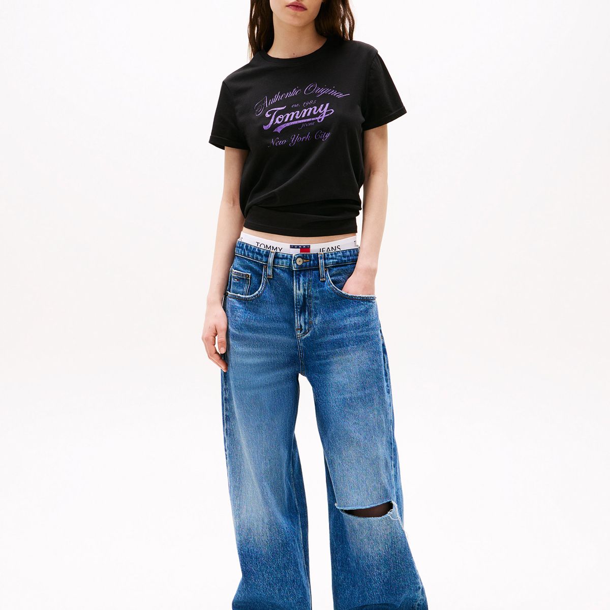 TOMMY HILFIGER - Polera Essential De Corte Regular Negro Tommy Jeans