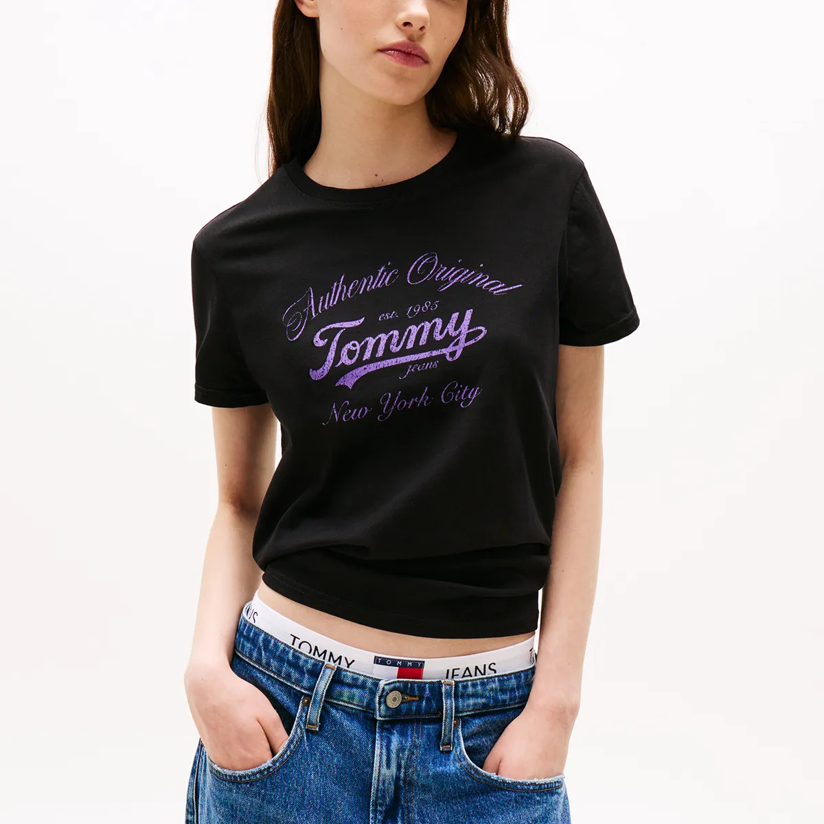 TOMMY HILFIGER - Polera Essential De Corte Regular Negro Tommy Jeans