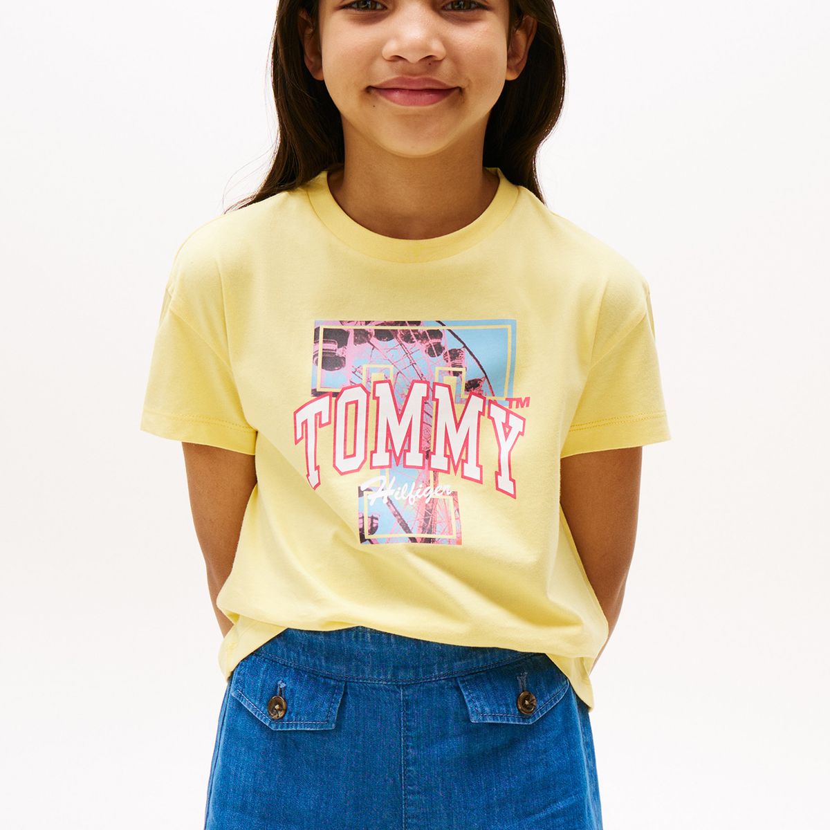 TOMMY HILFIGER - Polera Con Logo Gráfico Amarillo Tommy Hilfiger
