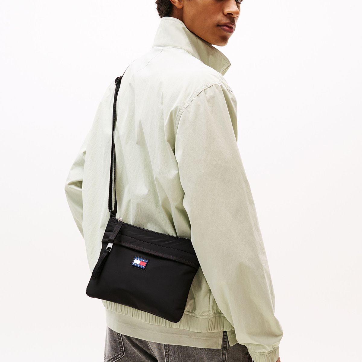 TOMMY HILFIGER - Bolso Urban Con Logo Engomado Negro Tommy Jeans