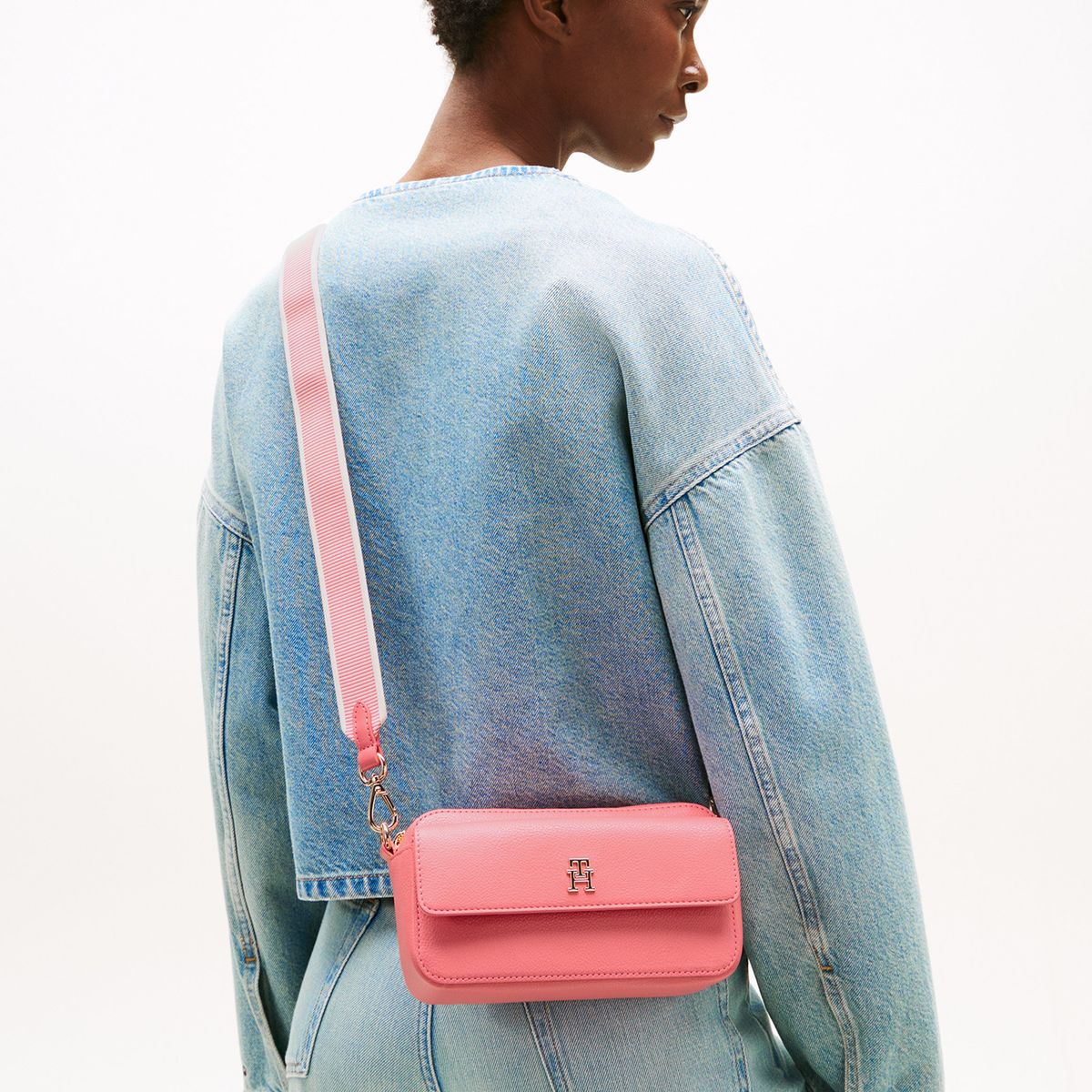 TOMMY HILFIGER - Bandolera Distinct Sporty Rosado Tommy Hilfiger