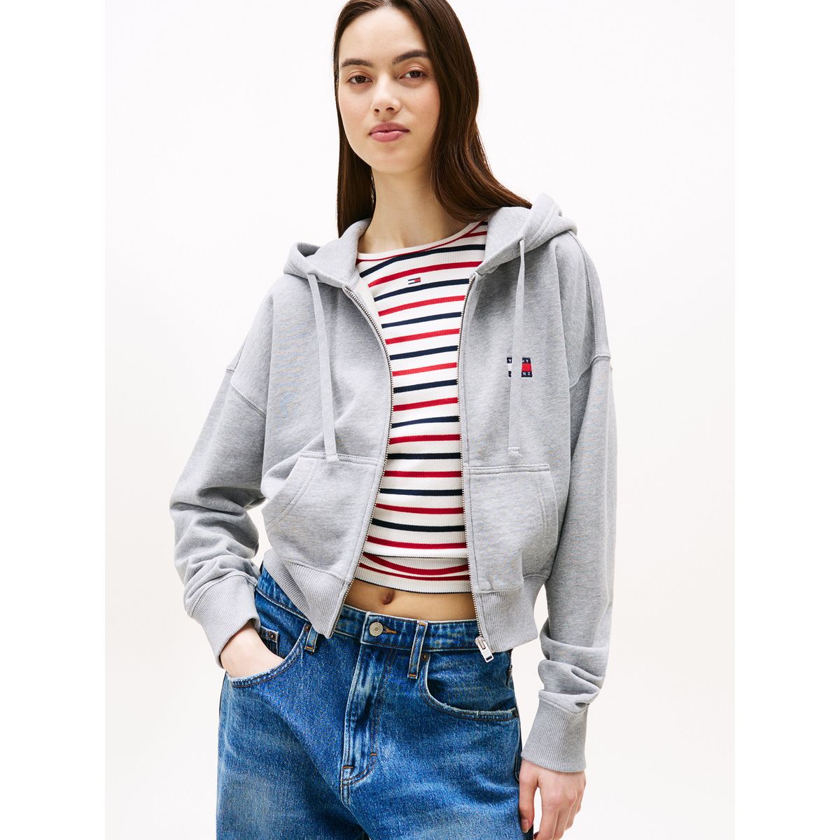 TOMMY HILFIGER - Polerón Hoodie Cropped Con Cierre Gris Tommy Jeans