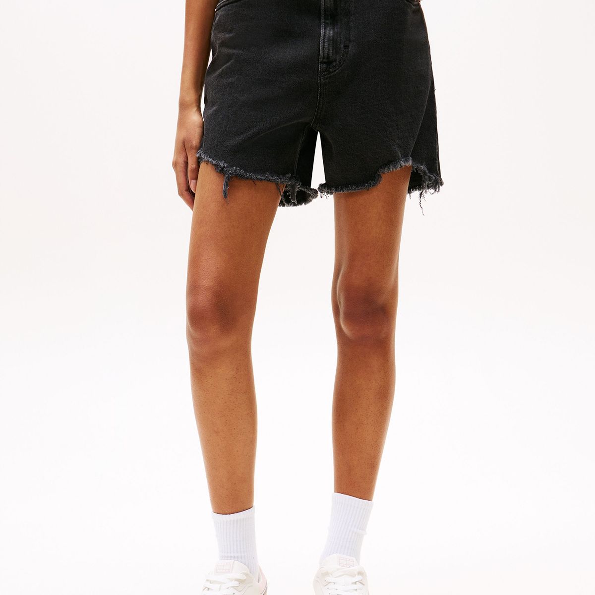 TOMMY HILFIGER - Short Mom Fit Desgastados Negro Tommy Jeans