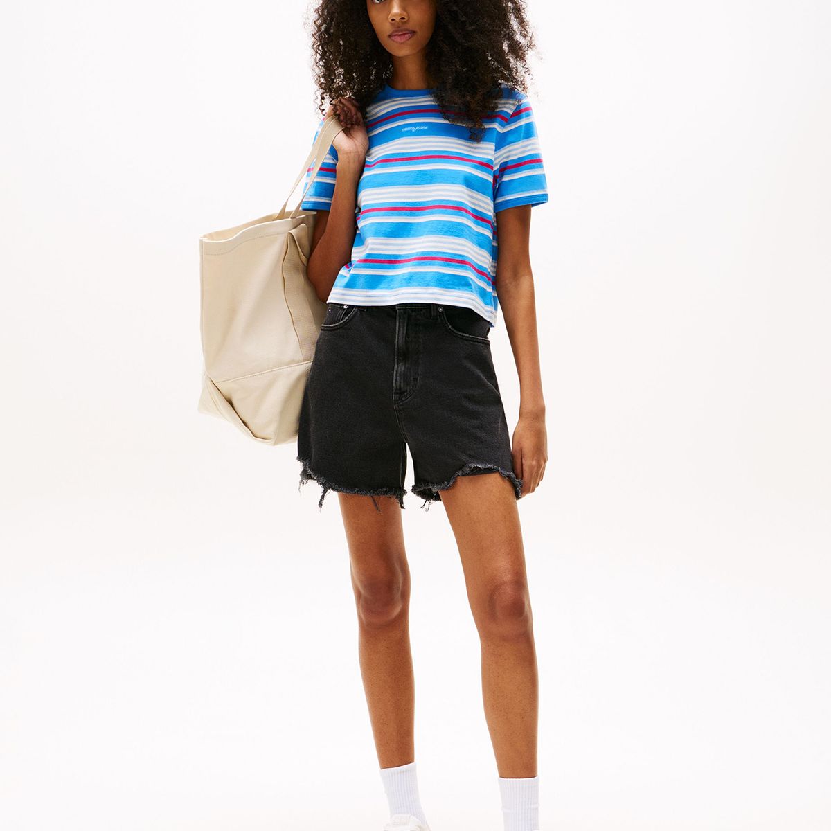 TOMMY HILFIGER - Short Mom Fit Desgastados Negro Tommy Jeans