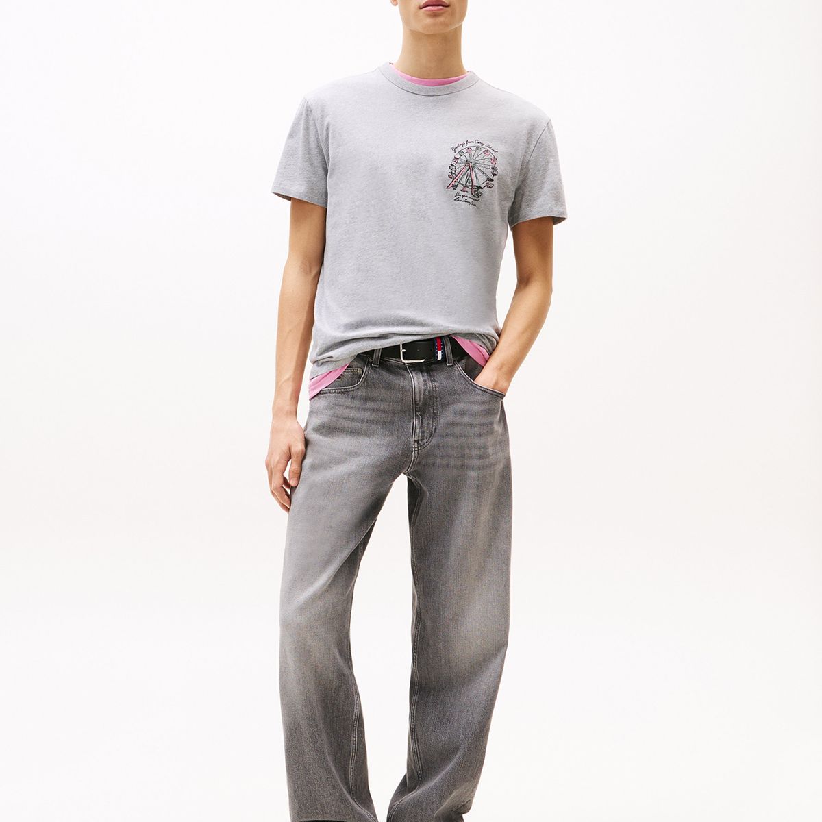 TOMMY HILFIGER - Polera Novelty Con Estampado Gris Tommy Jeans
