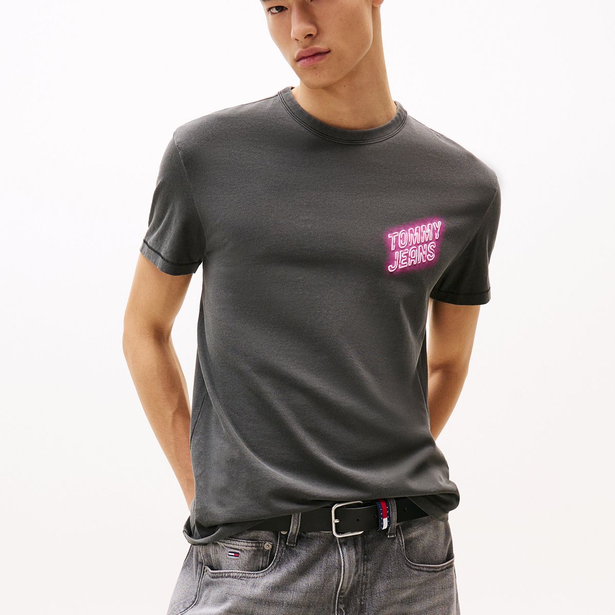 TOMMY HILFIGER - Polera Novelty Con Estampado Negro Tommy Jeans