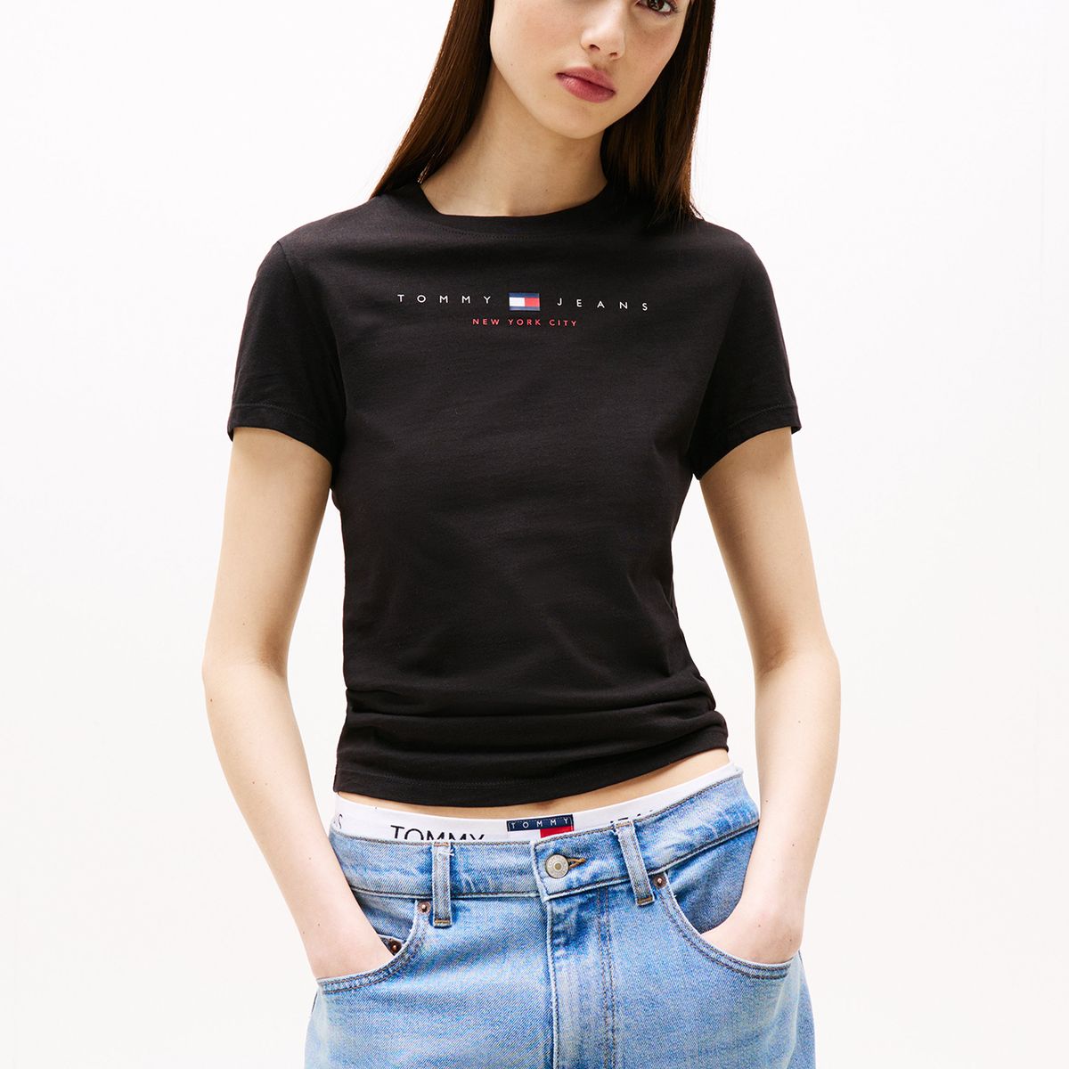 TOMMY HILFIGER - Polera Slim Fit Con Logo Lineal Negro Tommy Jeans