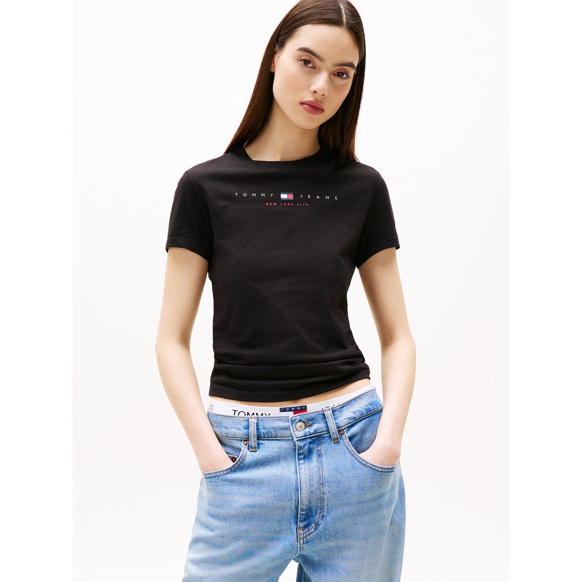 TOMMY HILFIGER - Polera Slim Fit Con Logo Lineal Negro Tommy Jeans