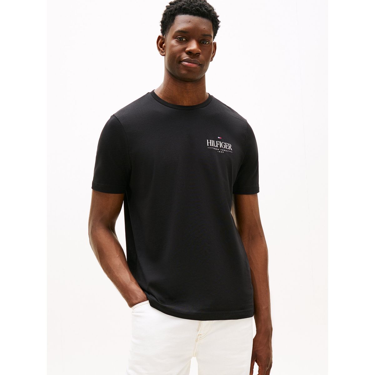 TOMMY HILFIGER - Polera Hilfiger Stack Logo Negro Tommy Hilfiger
