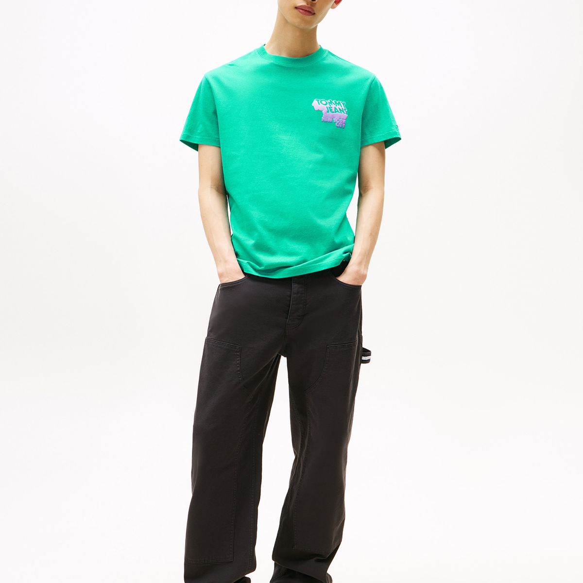 TOMMY HILFIGER - Polera Stack Con Logo Gráfico Verde Tommy Jeans