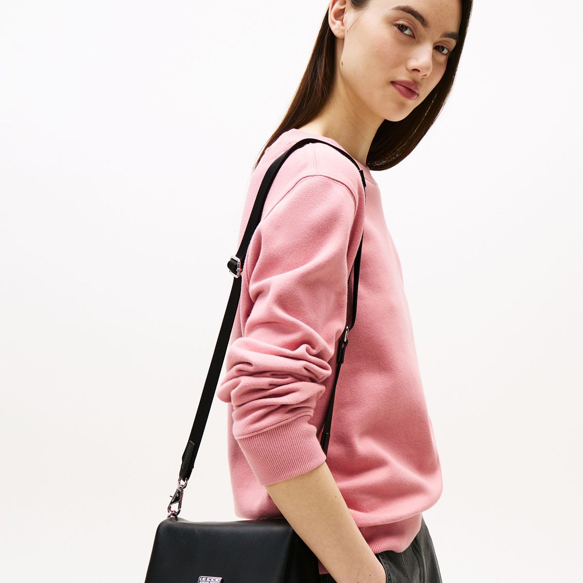 TOMMY HILFIGER - Crossover Con Logo Metálico Negro Tommy Jeans