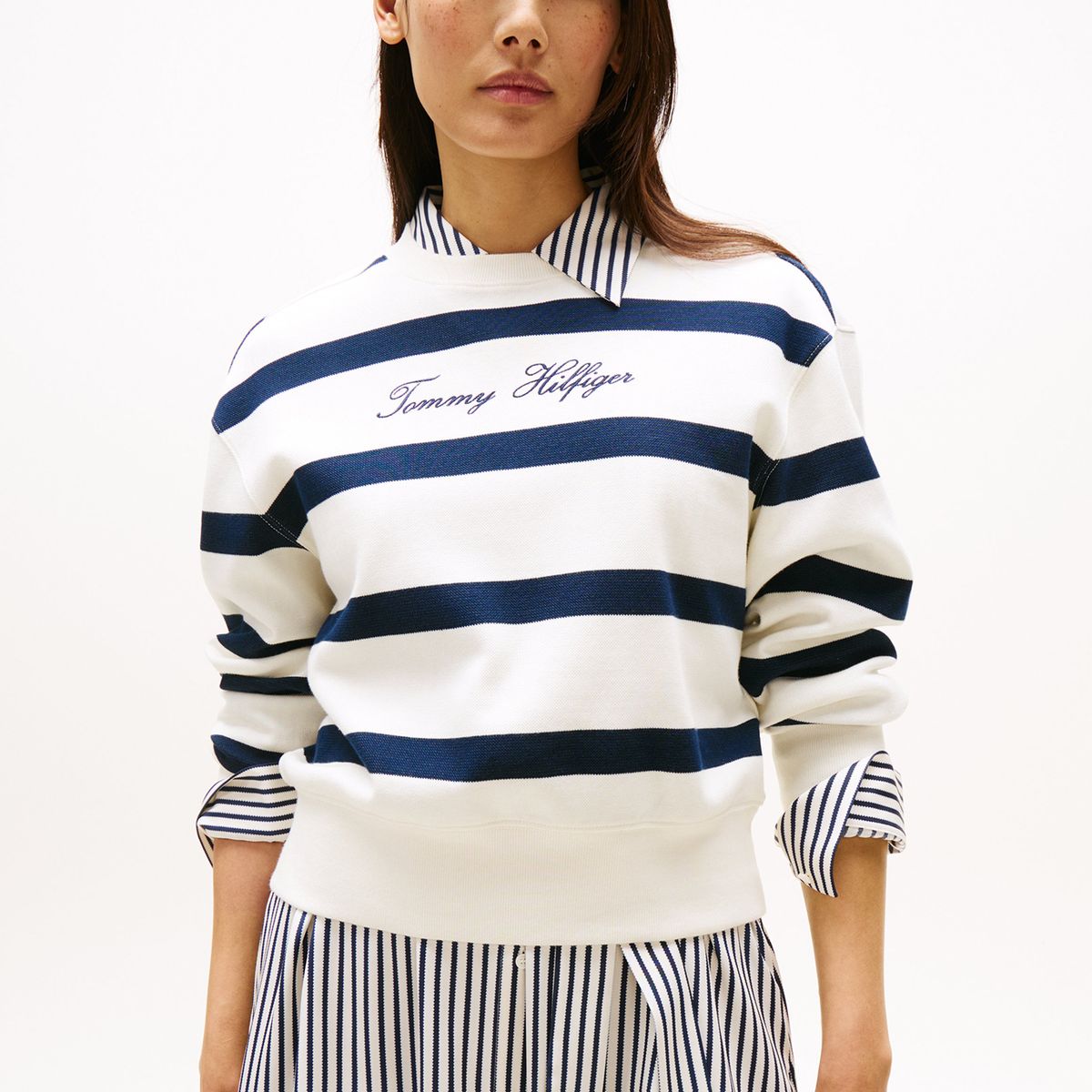 TOMMY HILFIGER - Polerón Con Logo Script Bordado Multicolor Tommy Hilfiger