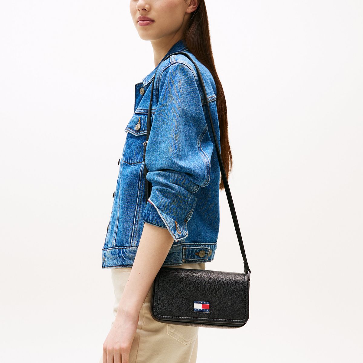 TOMMY HILFIGER - Crossover Must Con Solapa Negro Tommy Jeans