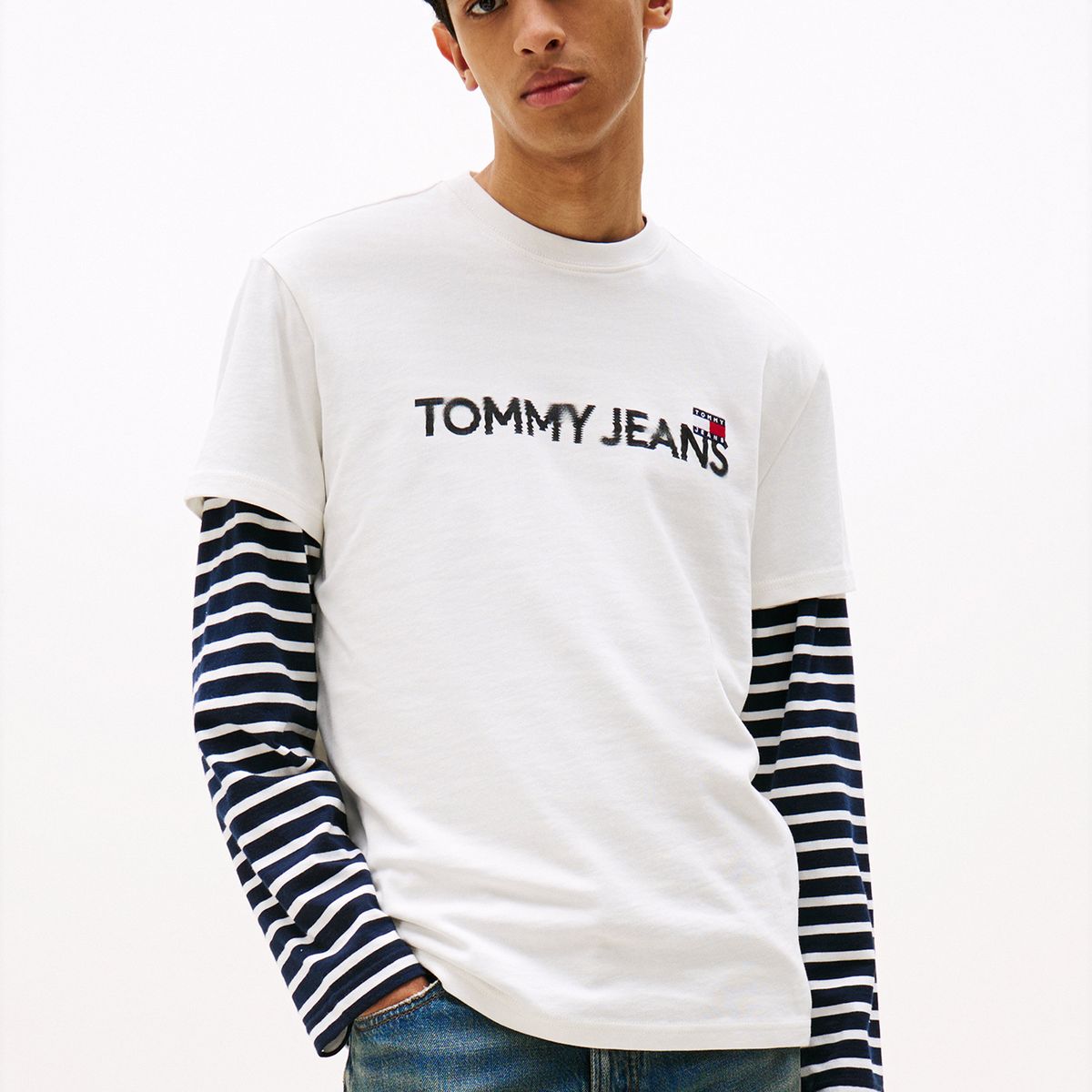 TOMMY HILFIGER - Polera Con Logo De Parche Blanco Tommy Jeans