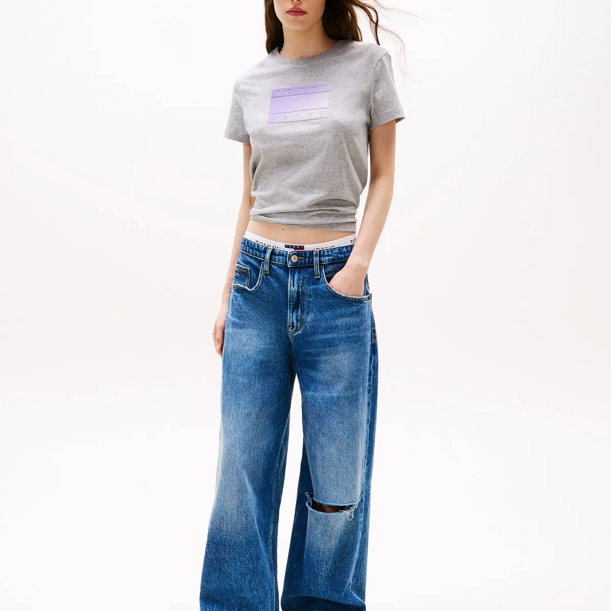 TOMMY HILFIGER - Polera Con Logo Degradado Gris Tommy Jeans