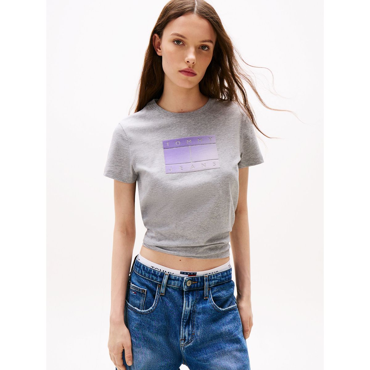TOMMY HILFIGER - Polera Con Logo Degradado Gris Tommy Jeans
