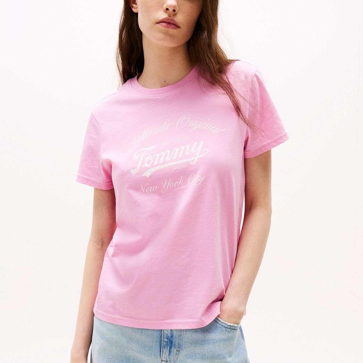 TOMMY HILFIGER - Polera Essential De Corte Regular Rosado Tommy Jeans