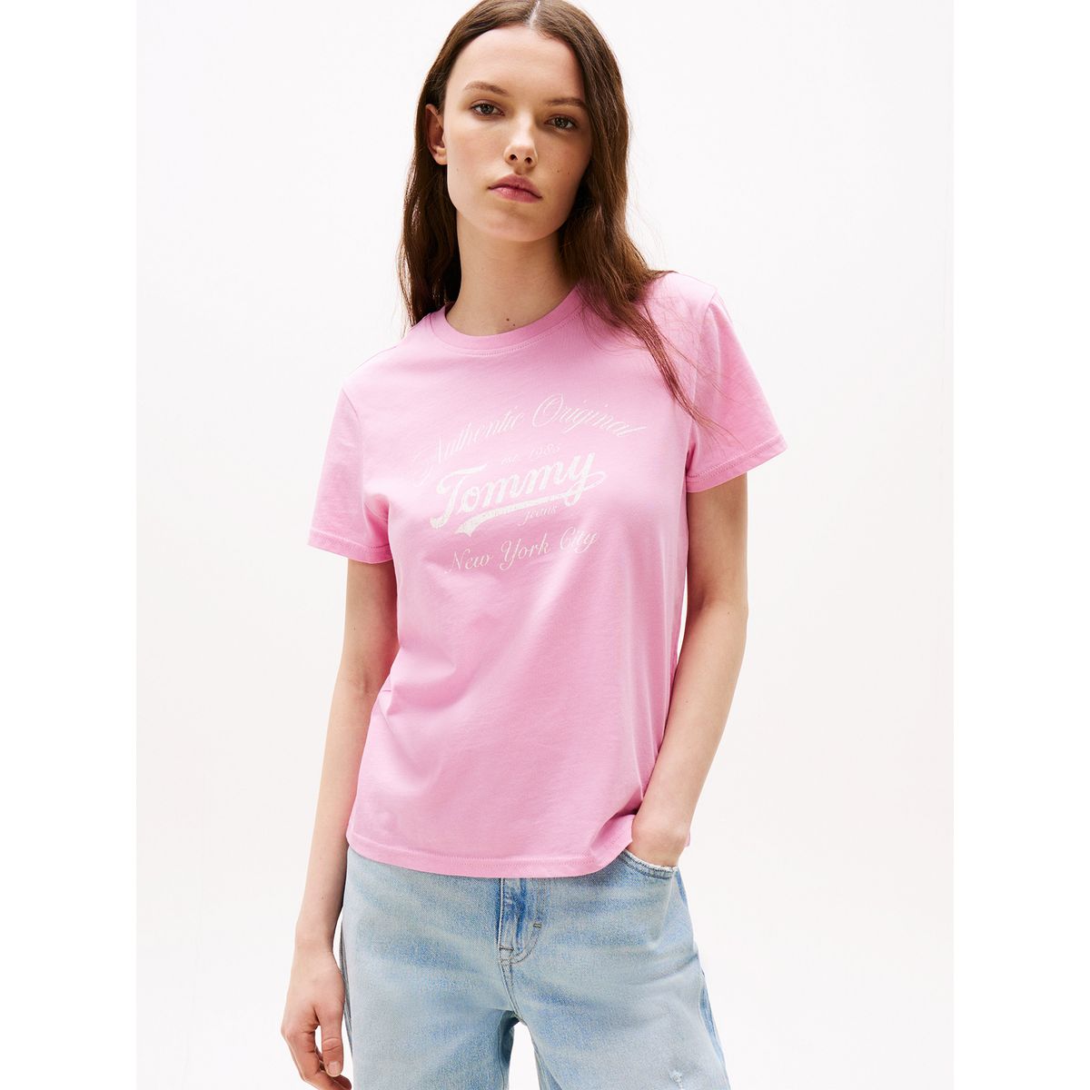 TOMMY HILFIGER - Polera Essential De Corte Regular Rosado Tommy Jeans