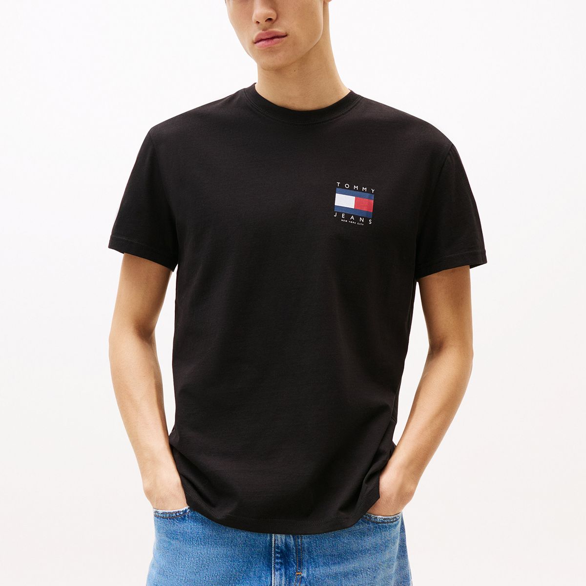 TOMMY HILFIGER - Polera Flag Graphic Backprint Negro Tommy Jeans
