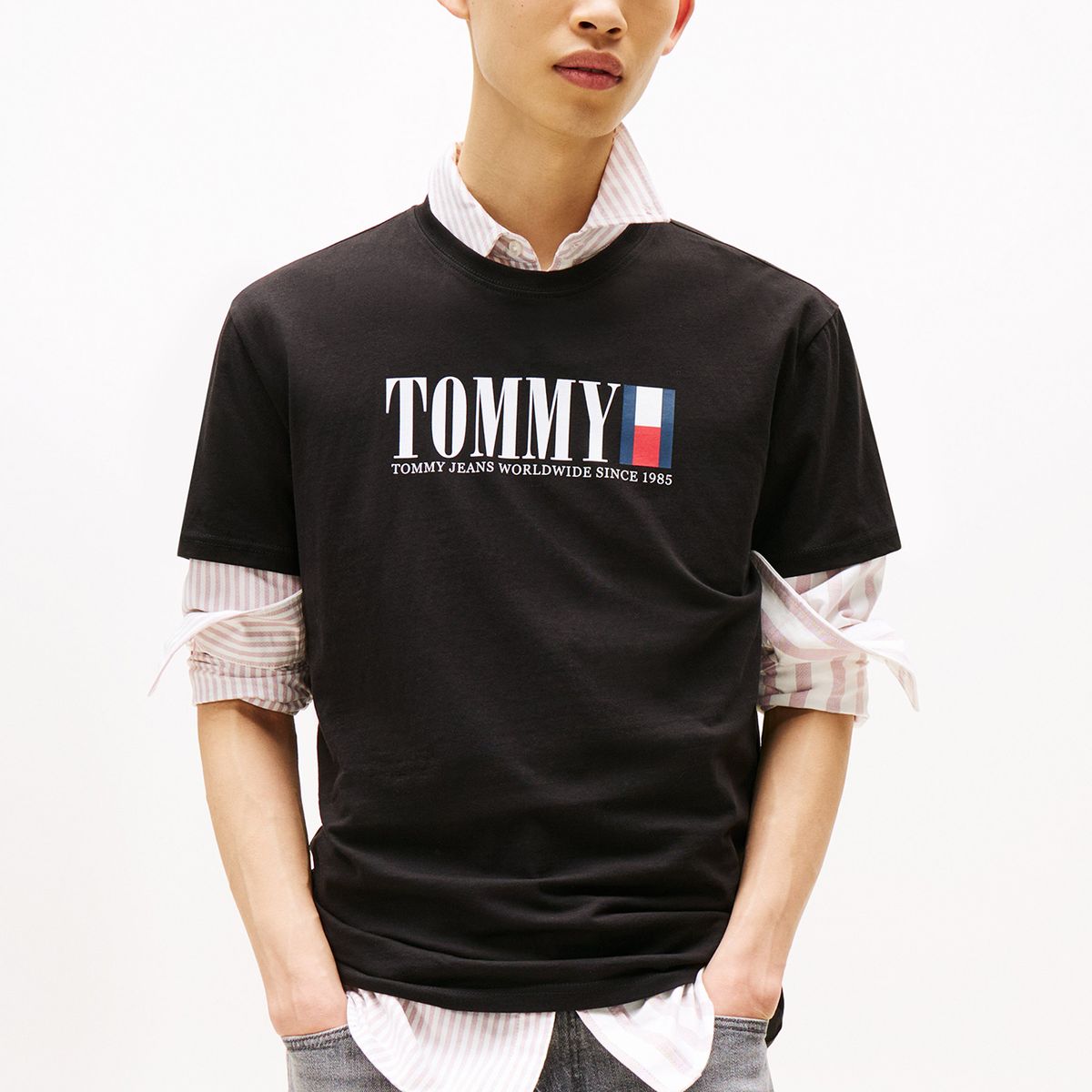 TOMMY HILFIGER - Polera C-Neck Con Logo Negro Tommy Jeans