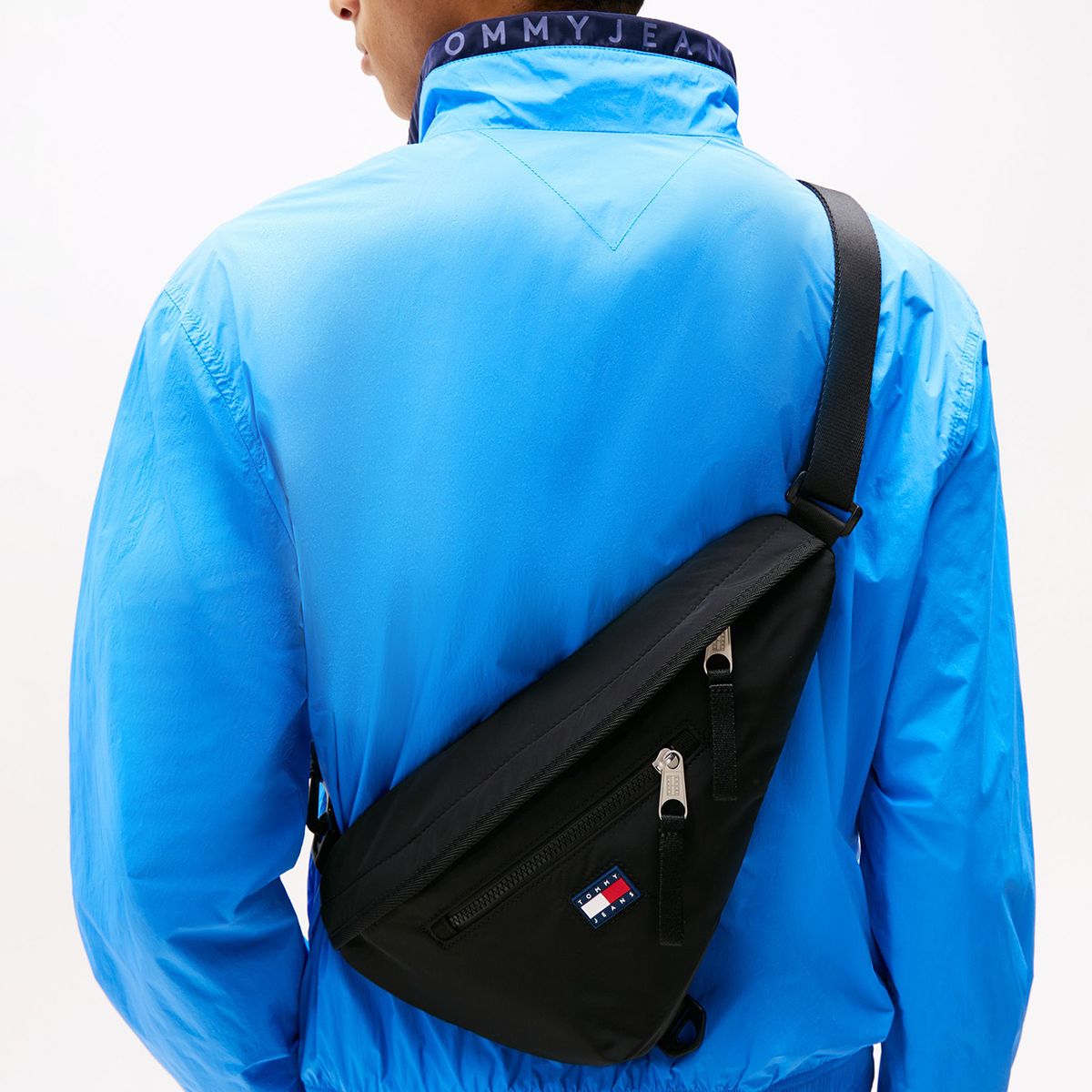 TOMMY HILFIGER - Bolso Urban Con Logo Tonal Negro Tommy Jeans