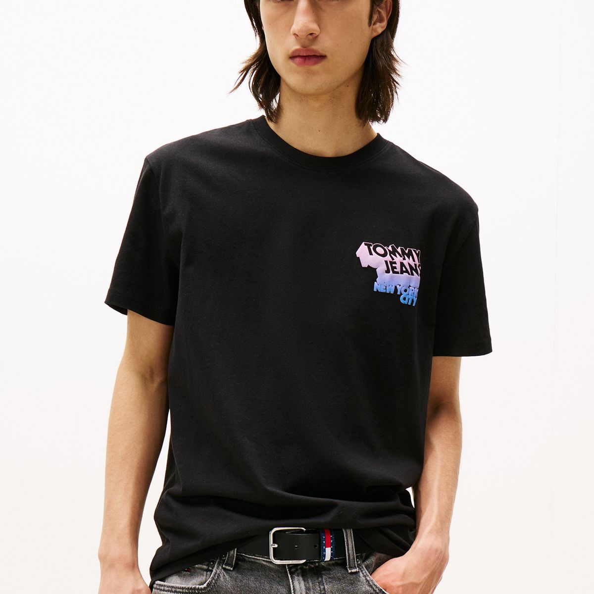 TOMMY HILFIGER - Polera Stack Con Logo Gráfico Negro Tommy Jeans