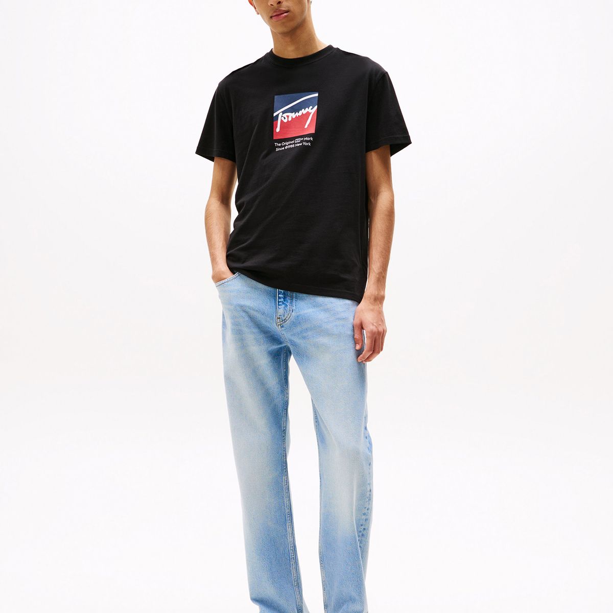 TOMMY HILFIGER - Polera Con Logo Distintivo Negro Tommy Jeans