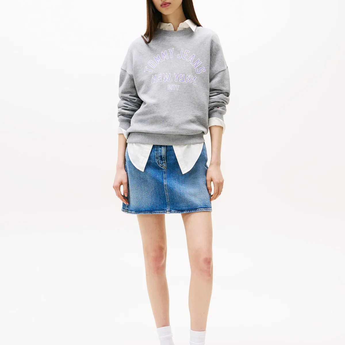 TOMMY HILFIGER - Polerón Relaxed Varsity Gris Tommy Jeans
