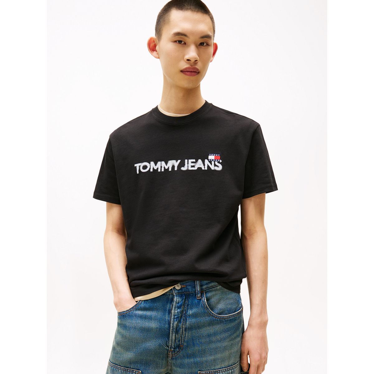 TOMMY HILFIGER - Polera Con Logo De Parche Negro Tommy Jeans