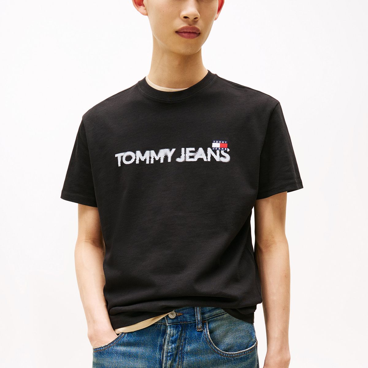 TOMMY HILFIGER - Polera Con Logo De Parche Negro Tommy Jeans