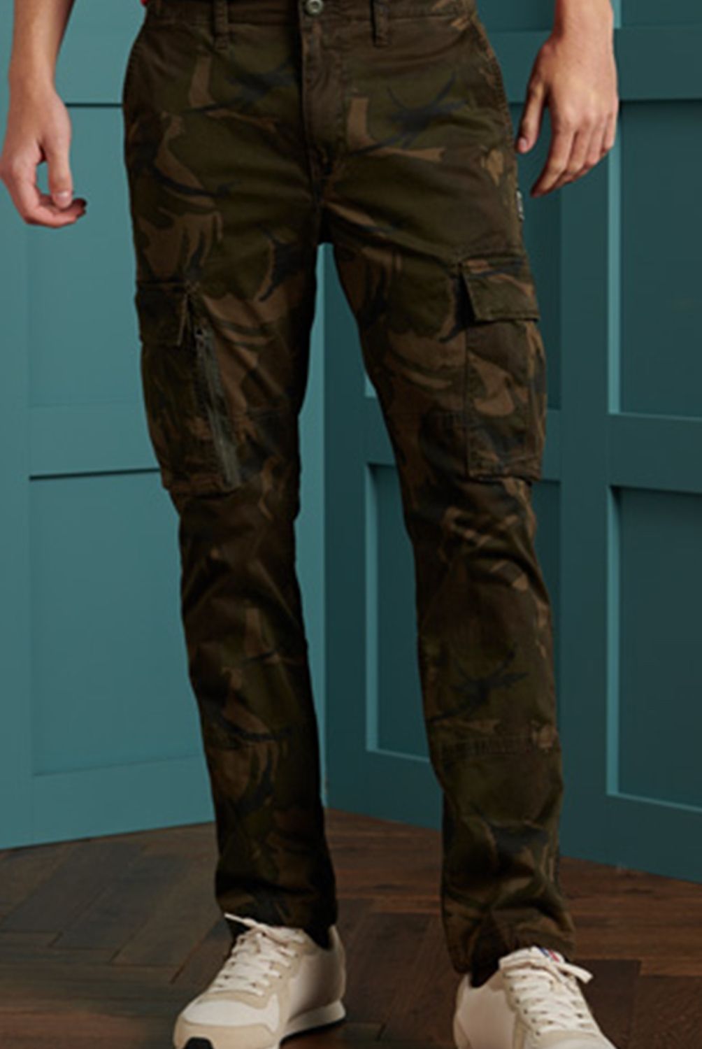 SUPERDRY - Pantalón Cargo Estilo Militar Hombre