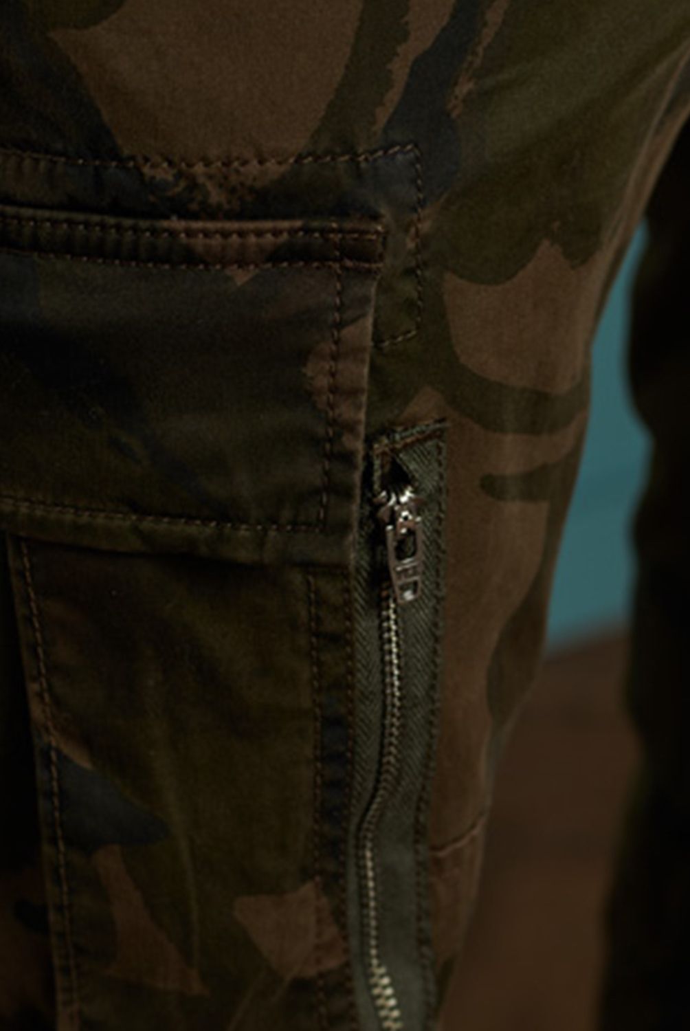 SUPERDRY - Pantalón Cargo Estilo Militar Hombre