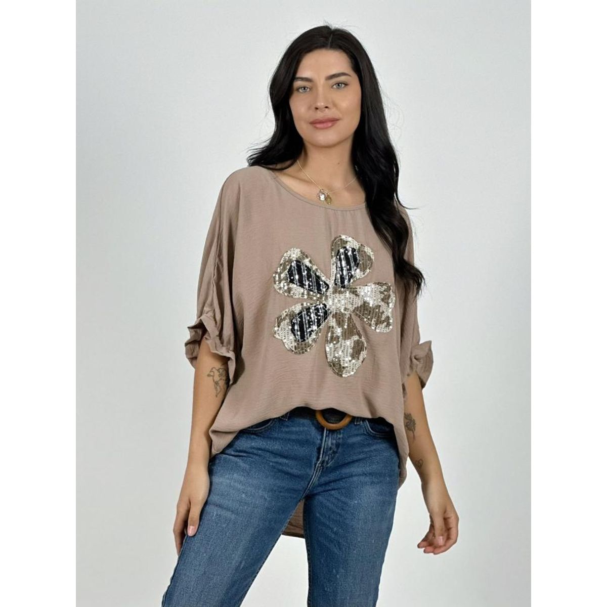 ENIGMATICA BOUTIQUE - Polera Crepé Flor de Lentejuelas