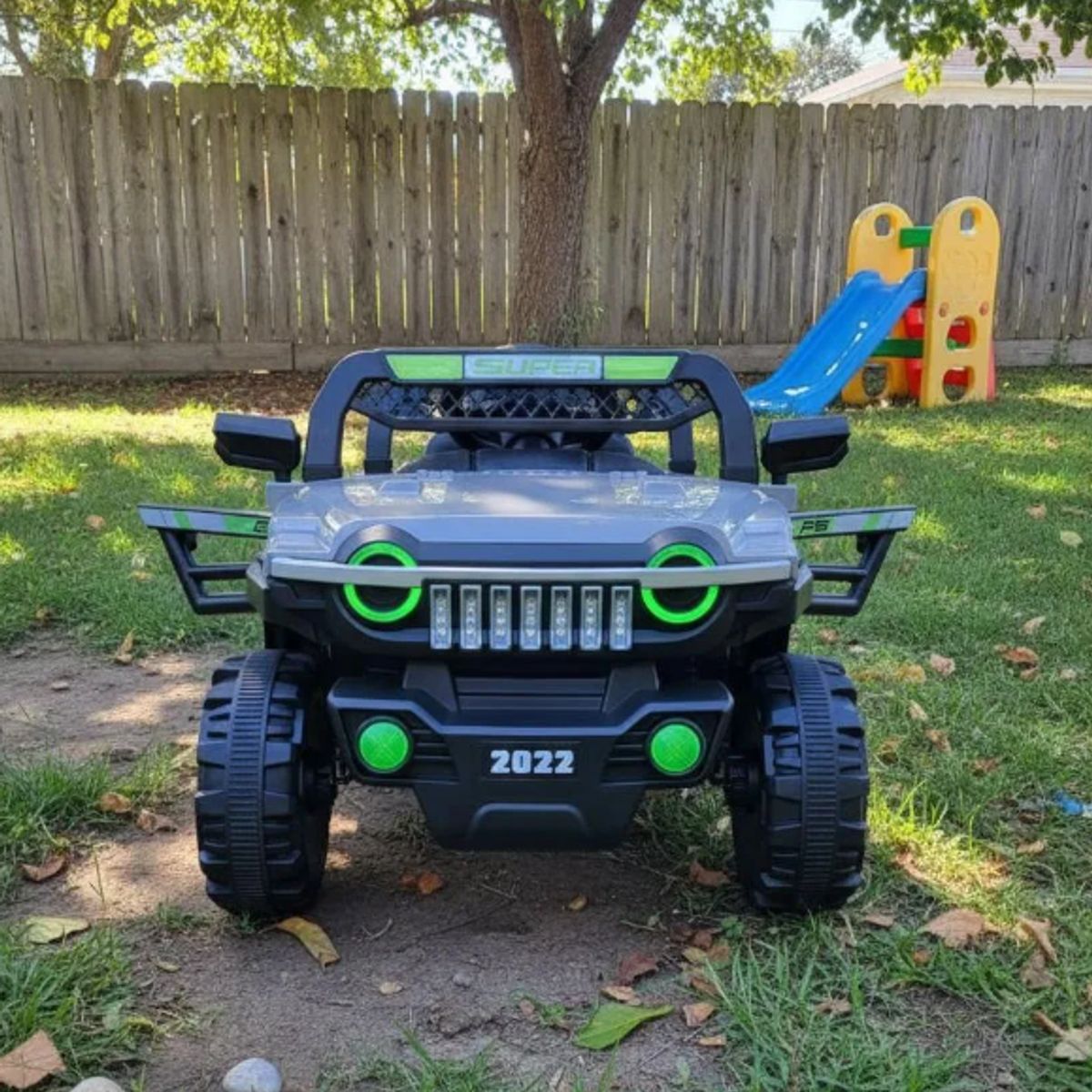 GENERICO - Auto A Bateria 4x2 Control Vehiculo Electrcio Niños Gris 22