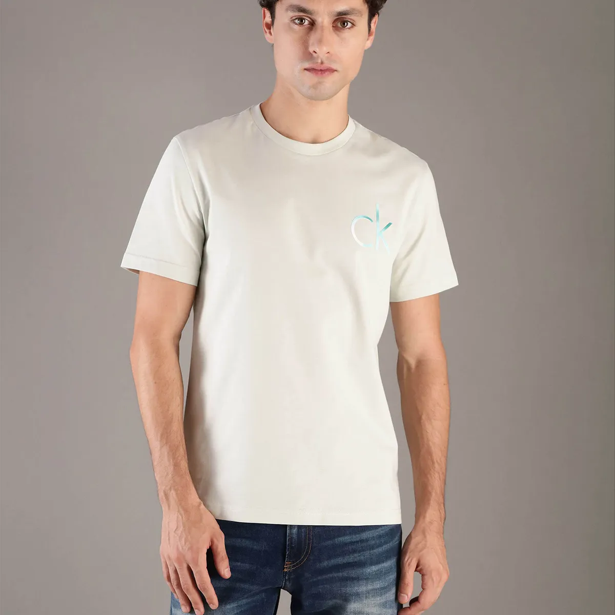 CALVIN KLEIN - Polera con Monograma Difuminado Verde Calvin Klein