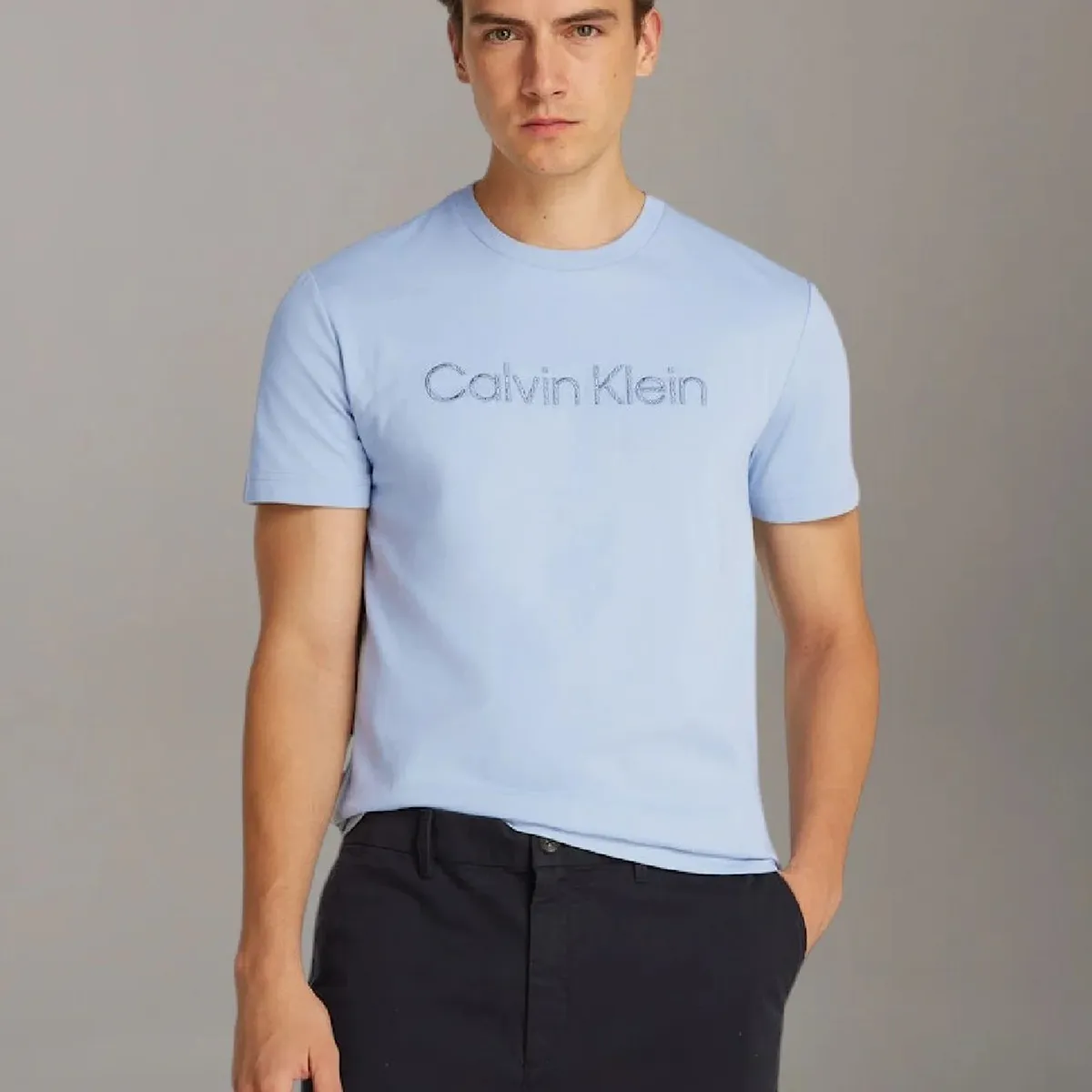 CALVIN KLEIN - Polera con Logo Texturizado Celeste Calvin Klein