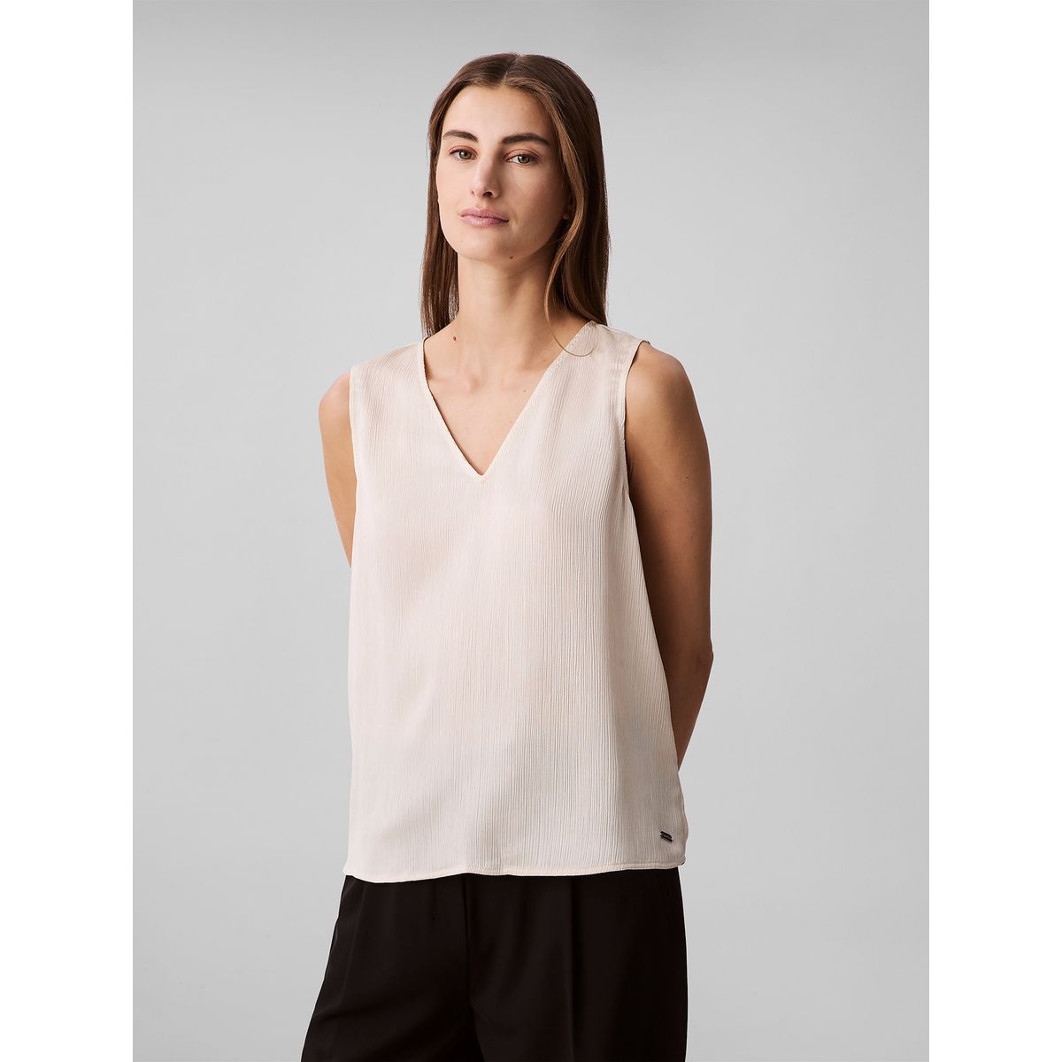 CALVIN KLEIN - Blusa Plisse V-Neck Beige Calvin Klein