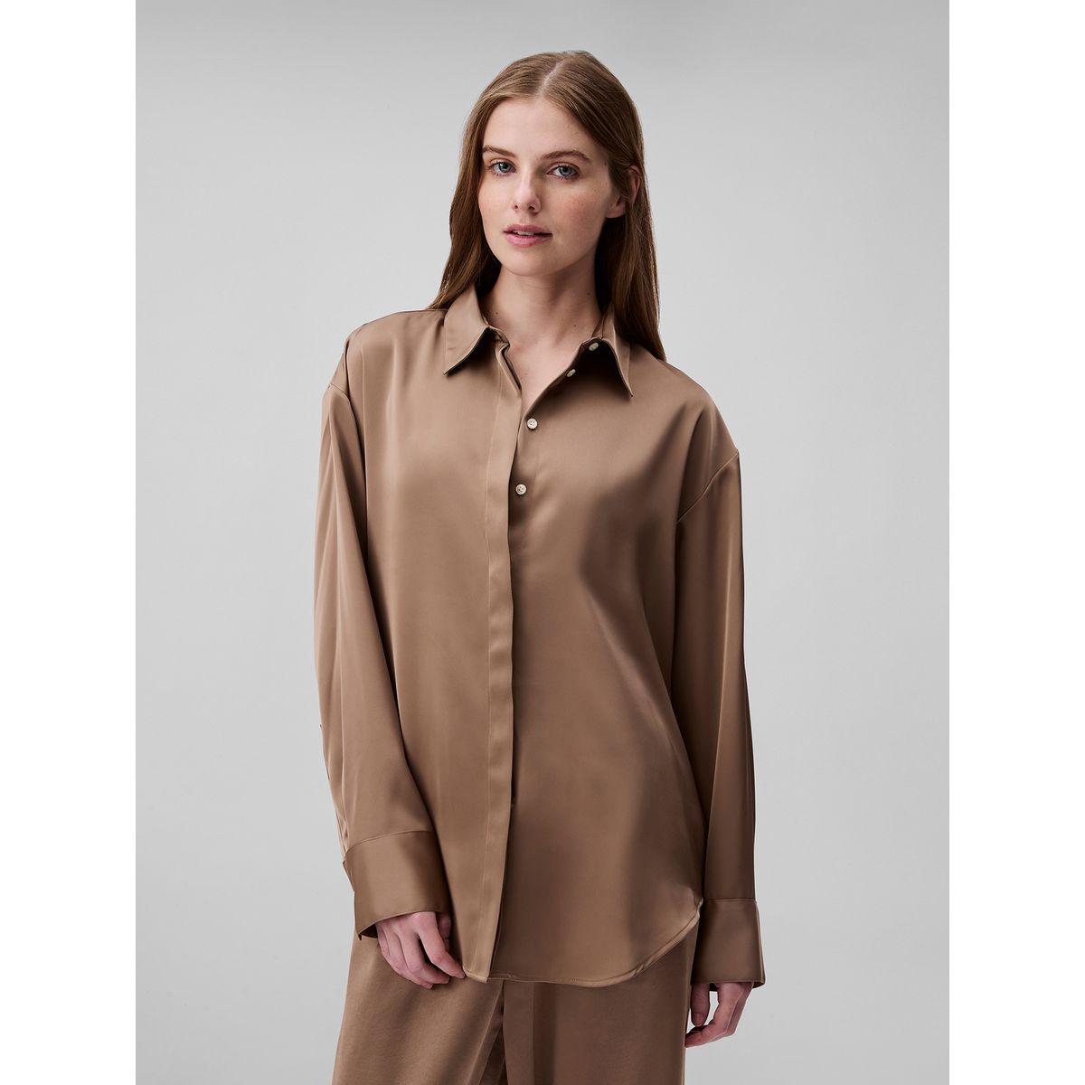 CALVIN KLEIN - Camisa Satinada Con Brillo Mate Cafe Calvin Klein