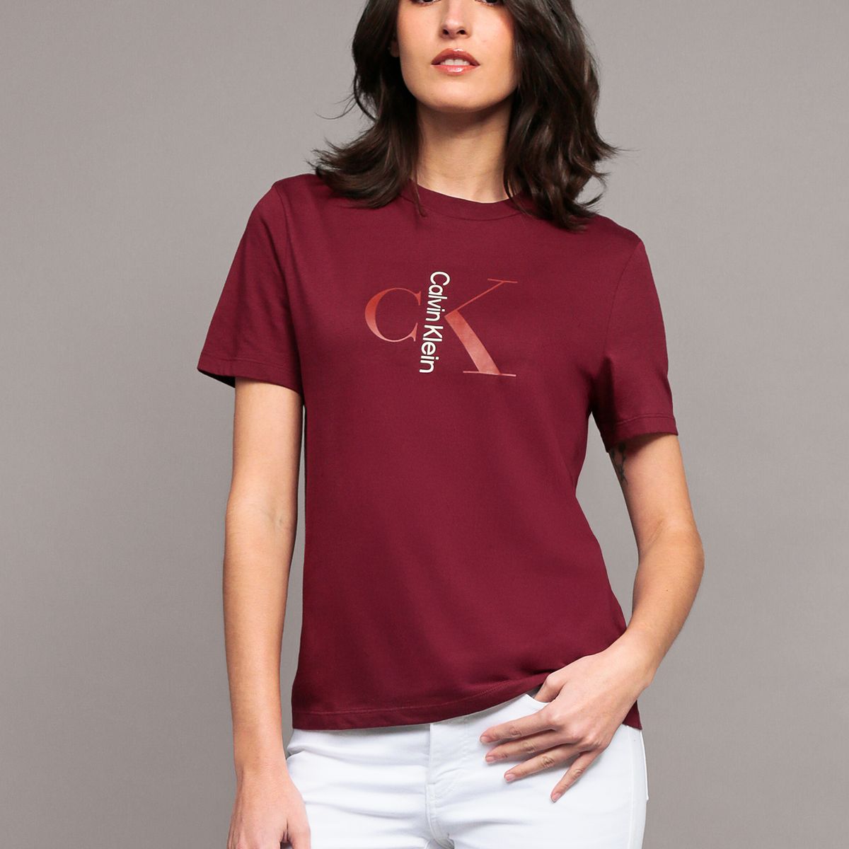 CALVIN KLEIN - Polera Classic con Monograma Burdeo Calvin Klein