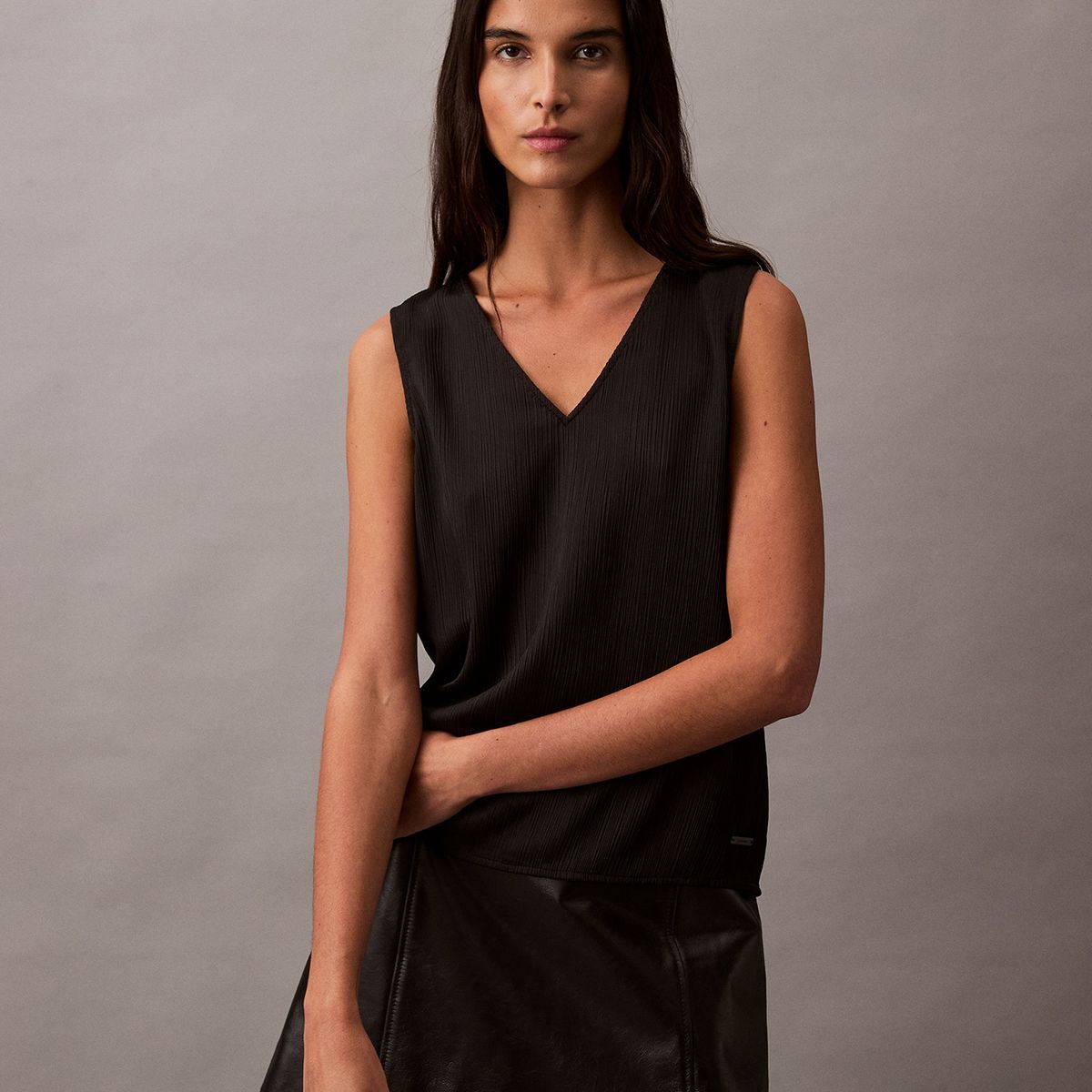 CALVIN KLEIN - Blusa Plisse V-Neck Negro Calvin Klein