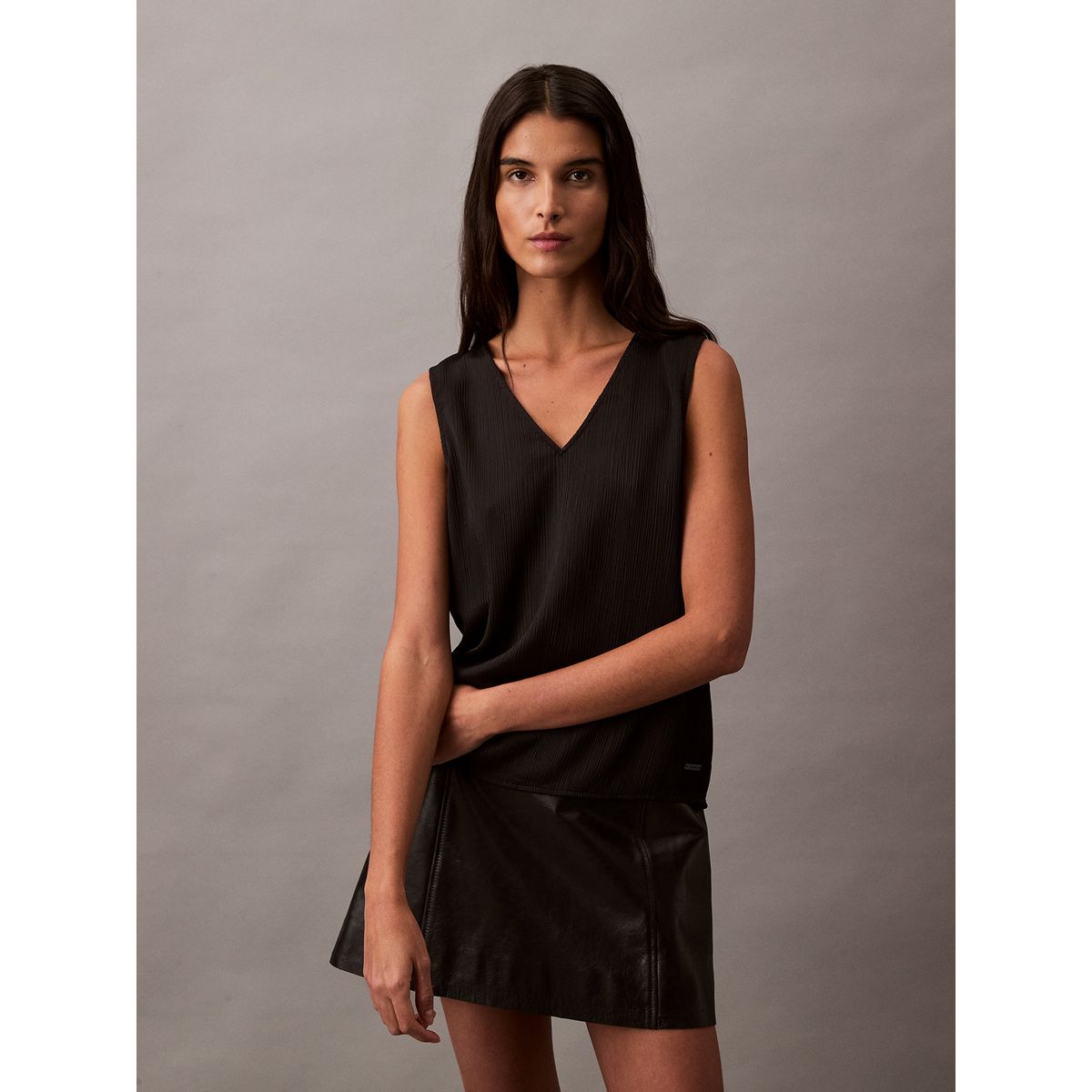 CALVIN KLEIN - Blusa Plisse V-Neck Negro Calvin Klein